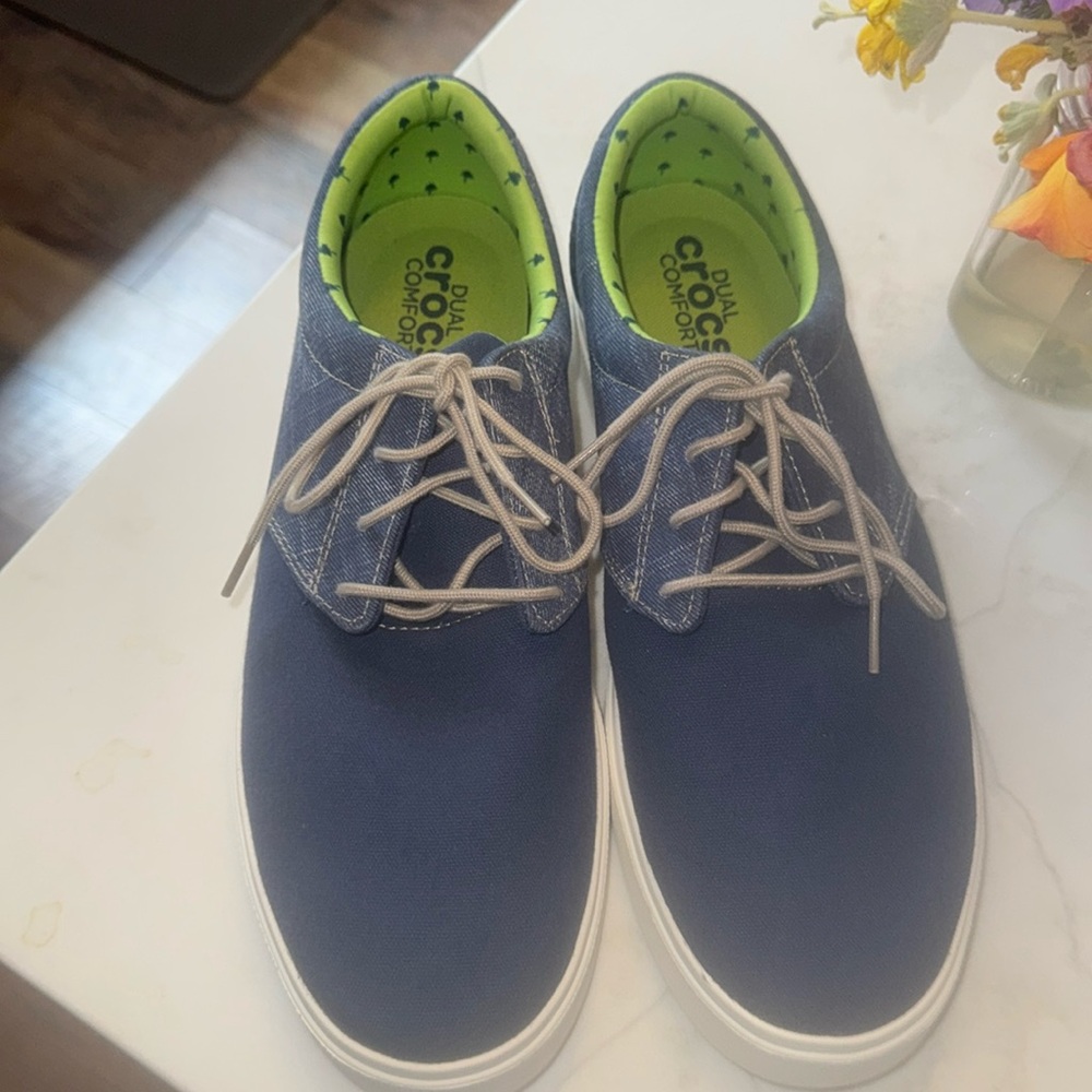 Crocs Mens Blue Denim Shoes size 11